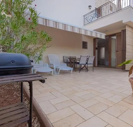 Nikolina Apartamento *